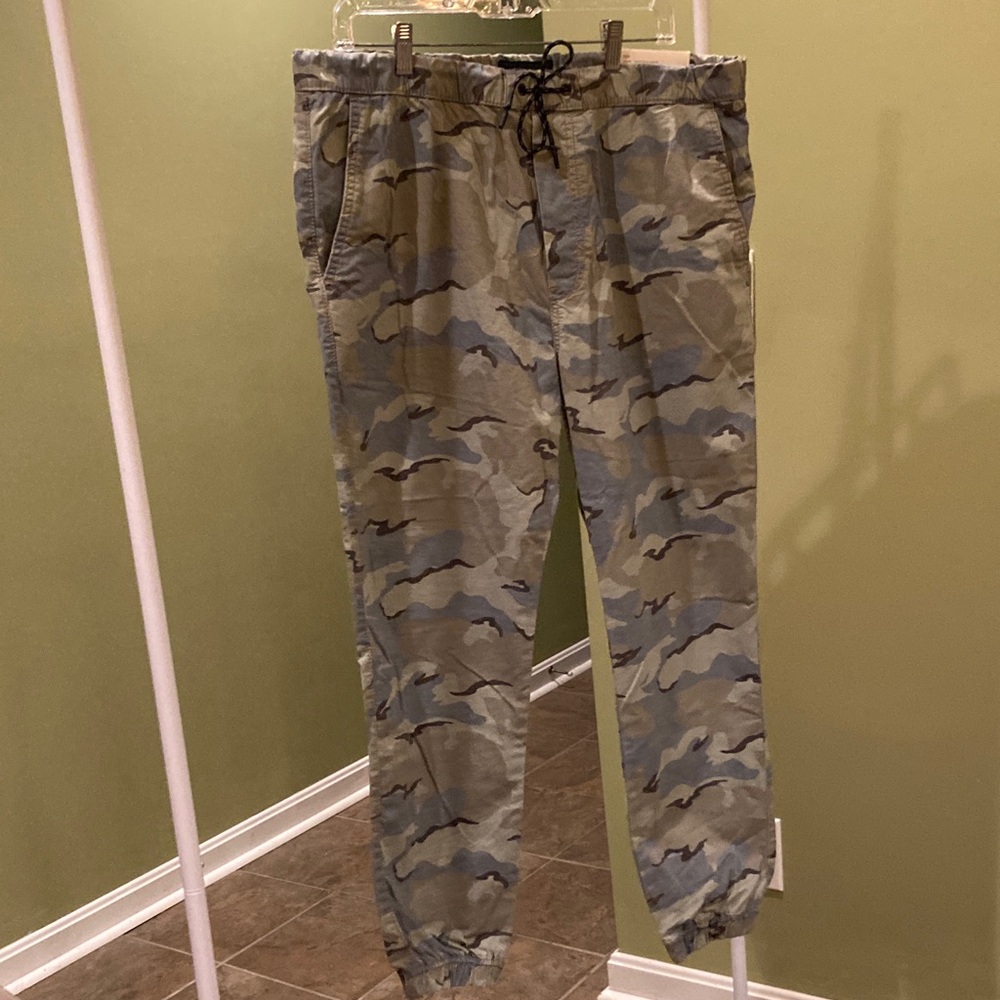 American Eagle Outfitters Camouflage Cargo Pants